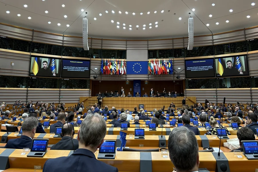 sessao-extraordinaria-com-participacao-por-video-de-volodymyr-zelensky