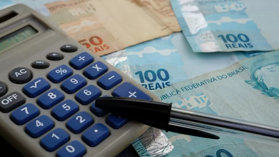 dinheiro calculadora impostos