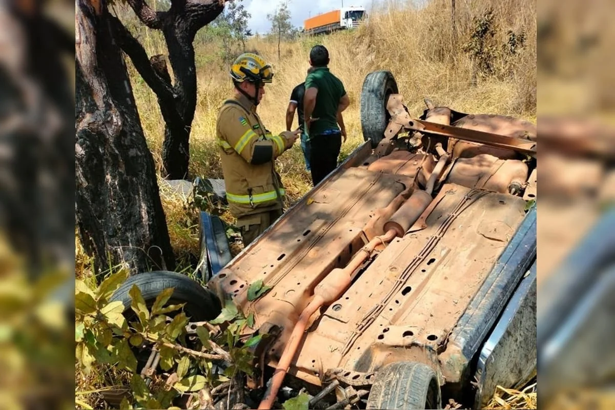 Carro cai em ribanceira e três pessoas morrem perto da Barragem