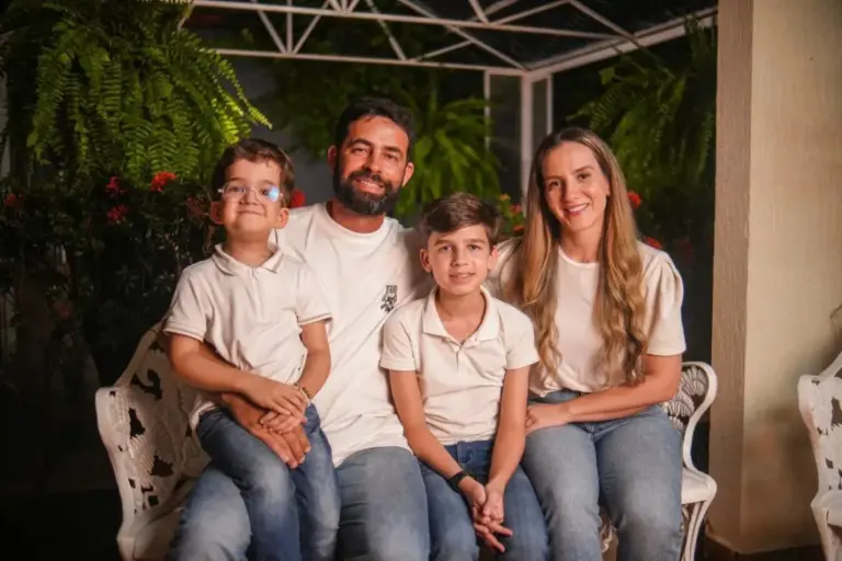 Mãe de irmãos acreanos relata piora em filho: “Está cansando muito rápido”