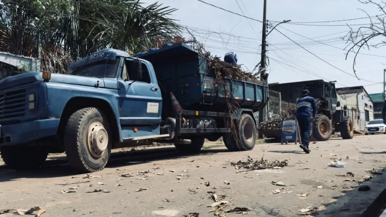 Prefeitura remove mais de 120 toneladas de lixo em ação no Vitória