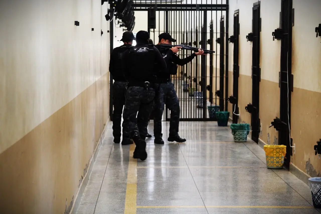 Operação faz pente-fino em presídios de quatro cidades do Acre; VEJA IMAGENS