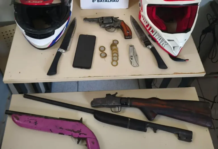 PM prende cinco suspeitos e apreende armas após furto a residência no Acre