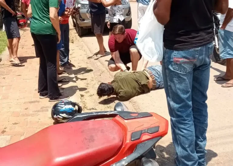 Motociclista fica ferido após colisão com carro no interior do Acre