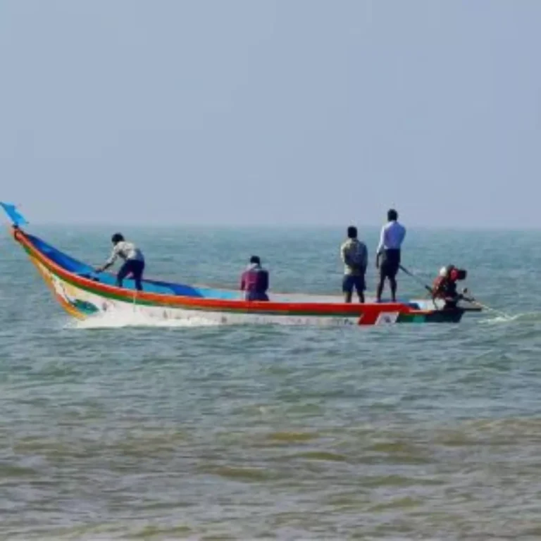 Criança é jogada de barco por causa de choro em travessia para a Espanha