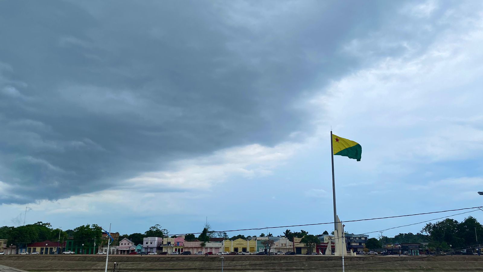 Segundo o Inmet, existe possibilidade de alagamentos, queda de galhos de árvores,