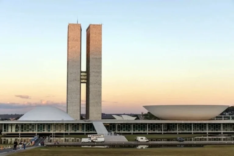 Congresso é reprovado por 37% dos brasileiros, aponta nova pesquisa