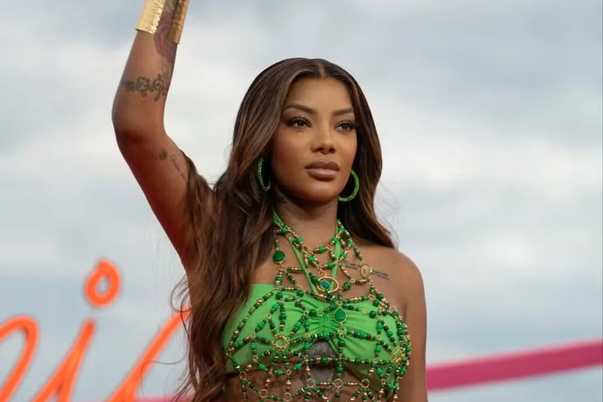 Ludmilla processa Latam por cancelamento de voo e pede R$ 52 mil