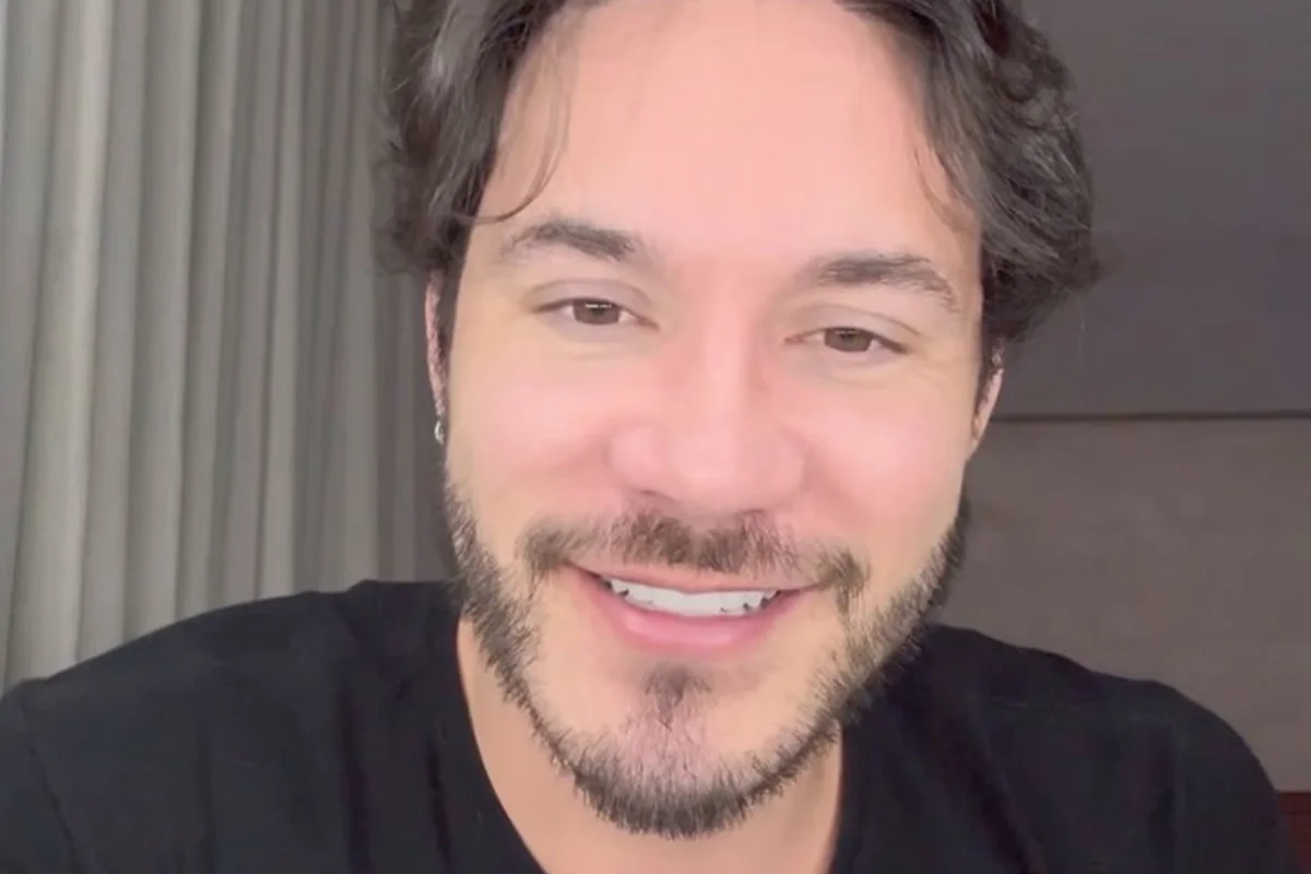 Eliezer mostra foto aos 25 anos e surpreende a web com transformação