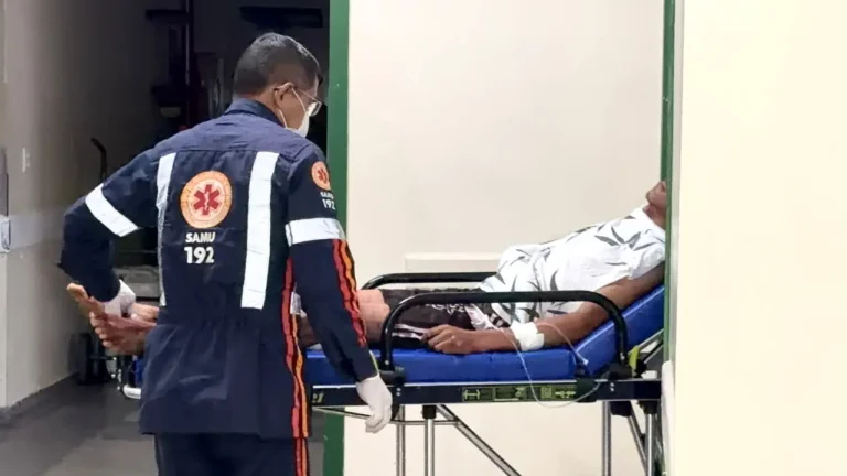 Homem que tentou matar padrasto volta a atacar e tenta matar dois irmãos a facadas em Rio Branco