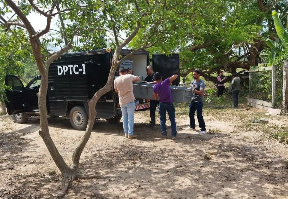 Mulher morre baleada dentro de casa e marido é preso pela polícia no Acre