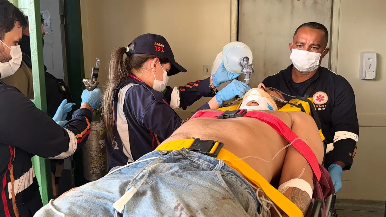 Jovem sofre afundamento de crânio após motos baterem de frente no Acre