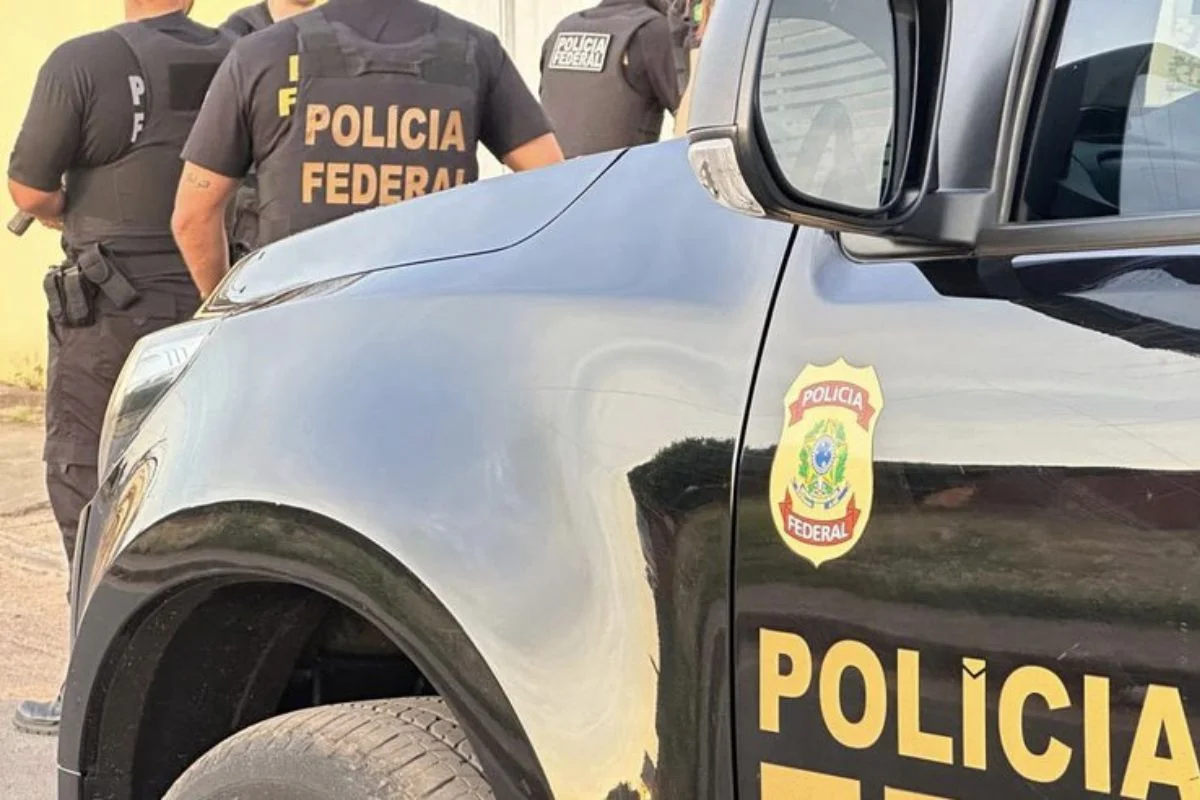 PF prende homem com mais de 300 ampolas emagrecedoras em aeroporto
