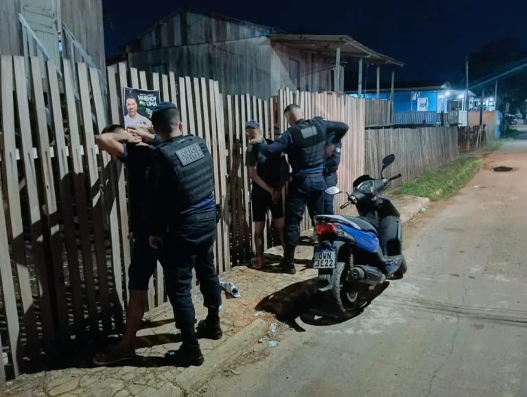 Homem tenta dispensar munições, mas acaba preso com pistola em Rio Branco