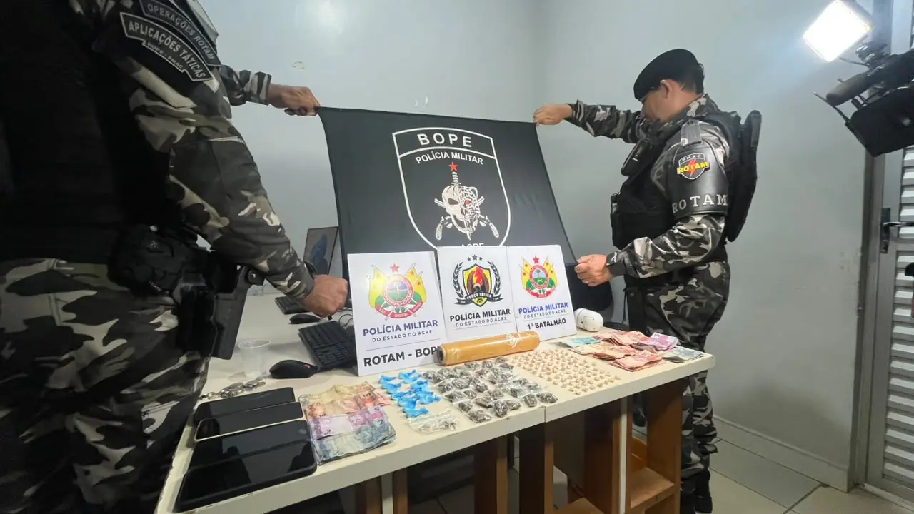 Polícia apreende drogas e dinheiro e prende dois suspeitos em Rio Branco