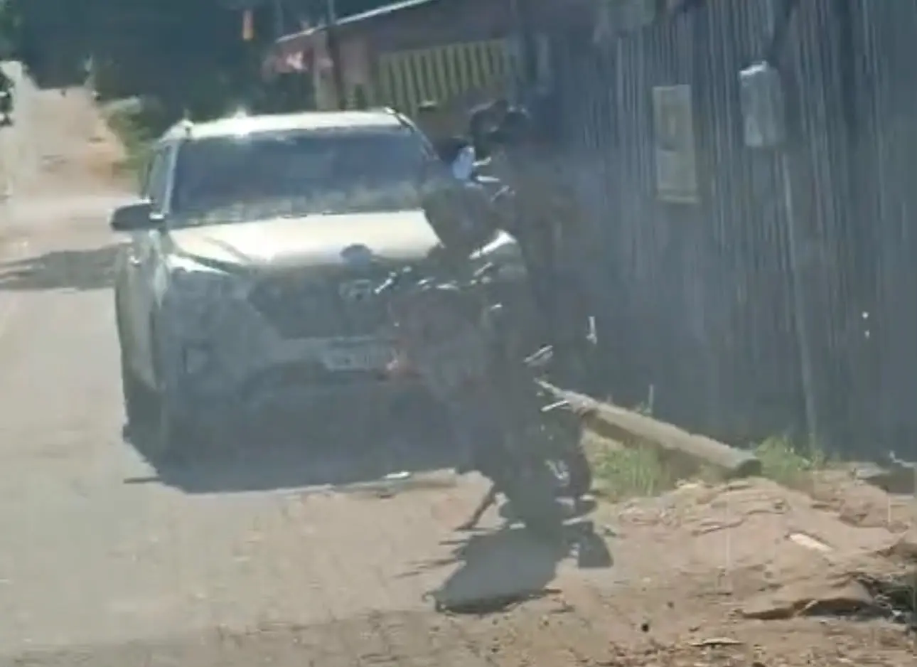 Vídeo mostra momento em que Gerlen teria chutado carro de morador em Sena