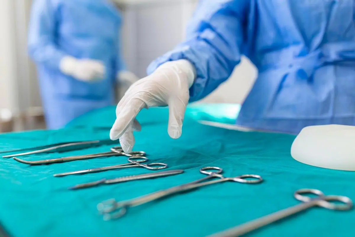 Médico é condenado após cirurgia deixar paciente com nariz deformado