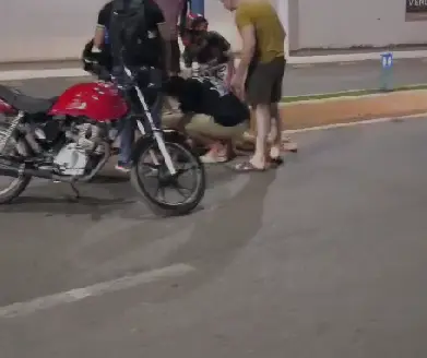 Mulher fica ferida após ser atingida por carro em Rio Branco; motorista fugiu do local