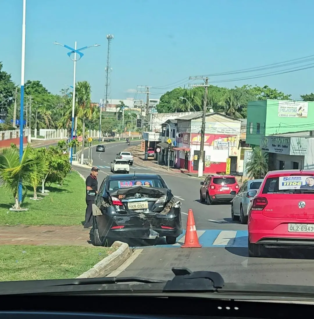 A dinâmica do acidente e a informação sobre possíveis feridos não foram divulgadas.