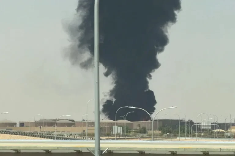 Ataques atingem aeroportos na Arábia Saudita e elevam tensão no Oriente Médio