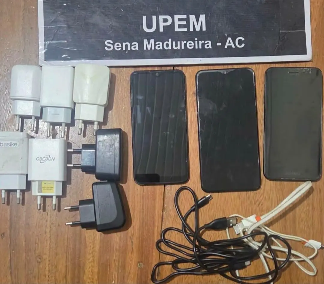 Criminosos tentam jogar celulares por cima de muro de presídio no Acre