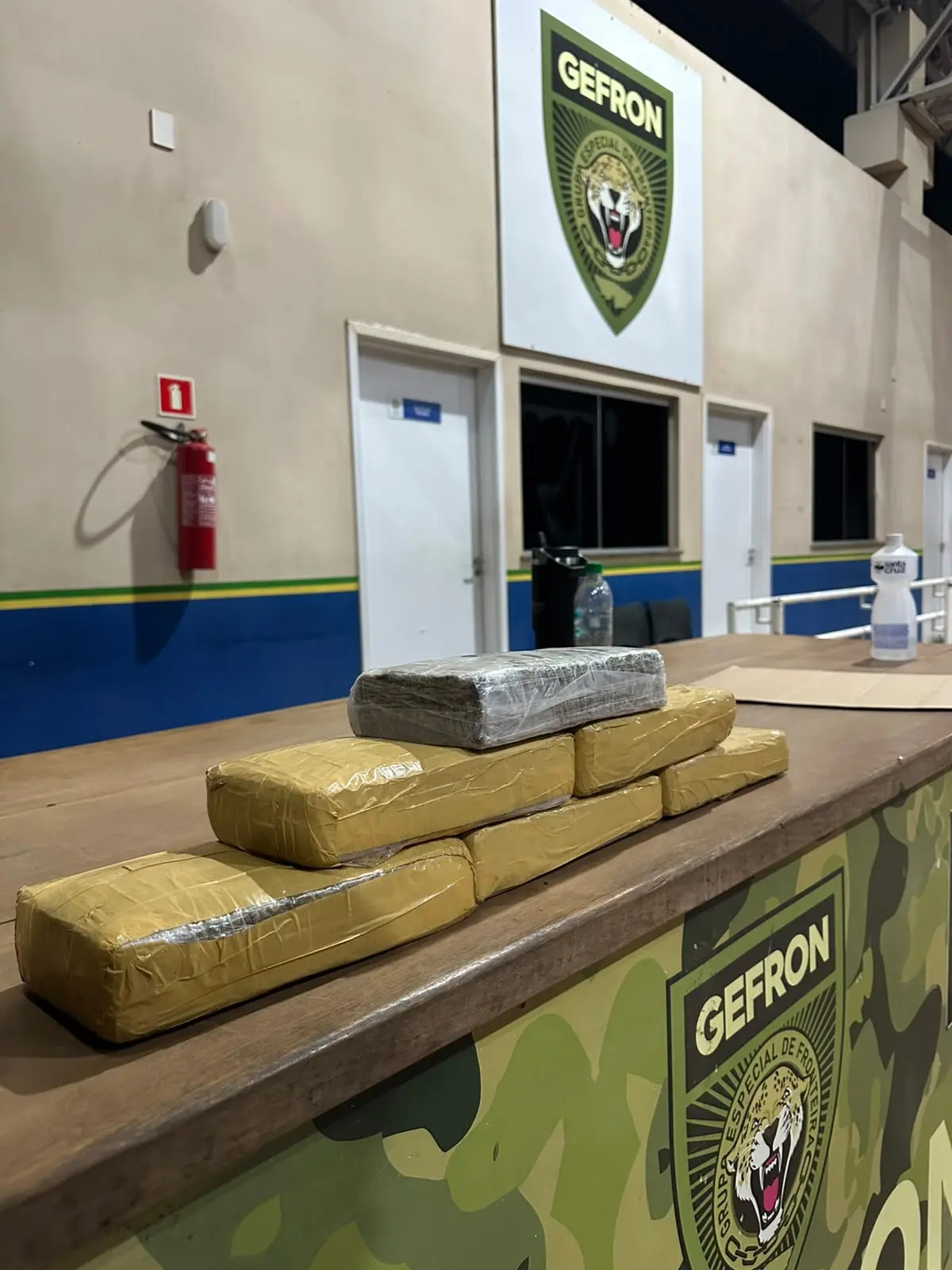 Passageiro é preso com seis tabletes de skunk em táxi no Acre