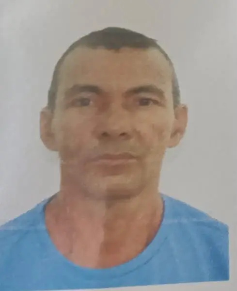 Vicente realizava o corte de uma árvore quando ela acabou caindo sobre ele