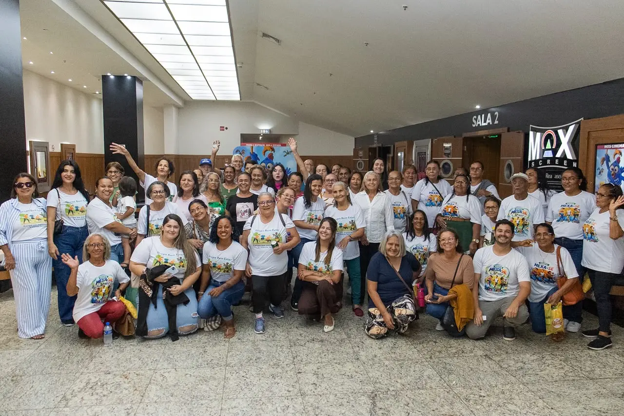 Prefeitura promove dia especial no cinema para idosos da rede municipal de Saúde