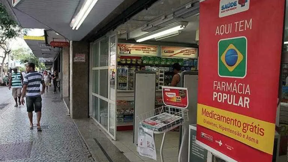Farmácia Popular funciona também como política de proteção da renda das famílias, diz estudo