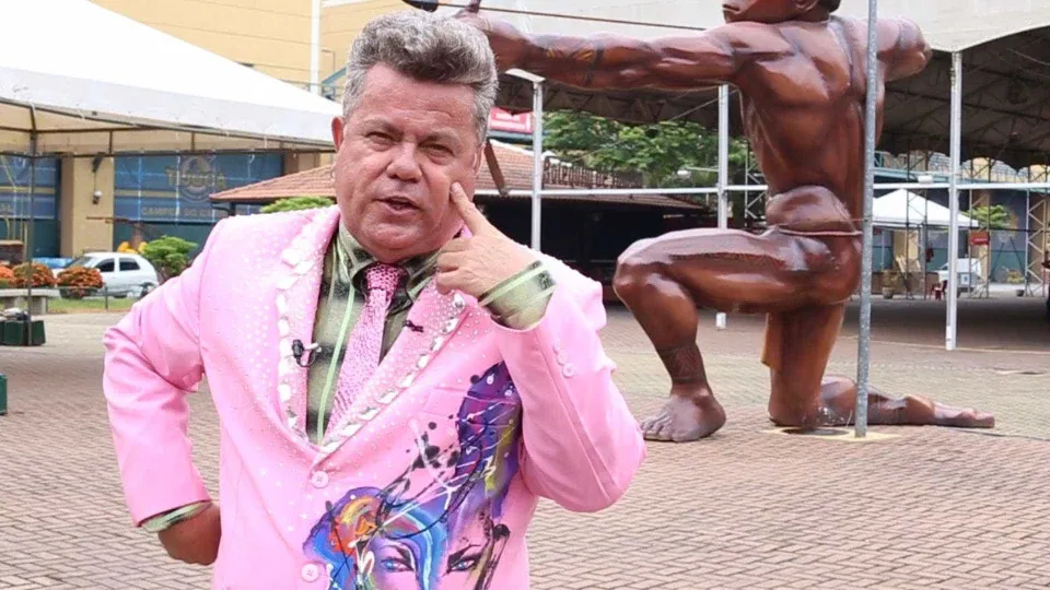Milton Cunha pede desculpas a Pabllo Vittar após fala sobre cantora: