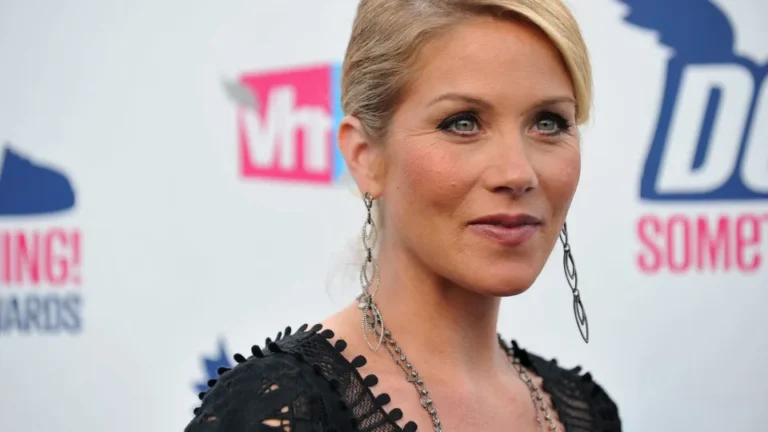 Christina Applegate descobre erro em diagnóstico de esclerose múltipla após cinco anos