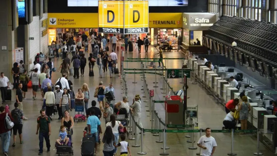 Finados: 2 milhões de passageiros devem passar por aeroportos do país