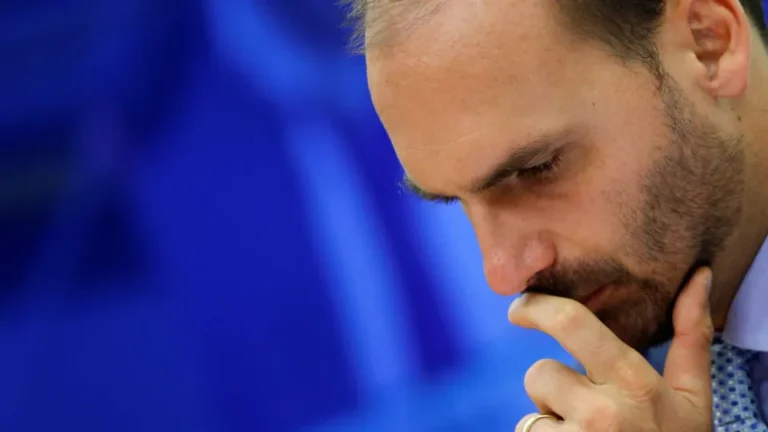 Eduardo Bolsonaro pede que comunidade internacional não aceite vitória de Lula