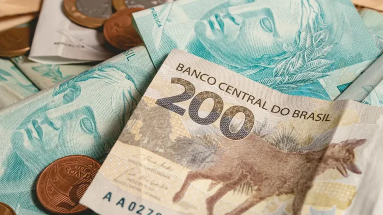 Governo prepara crédito para empresas afetadas pelo fim da escala 6x1, diz Durigan