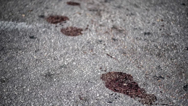 Vítima é baleada em frente ao shopping West Plaza, na zona oeste, ao tentar fugir de assalto