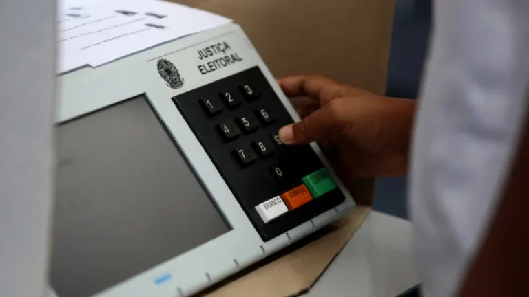 Só 34,3 mil votos foram registrados após as 17h; Lula venceu Flávio por 4,43 milhões
