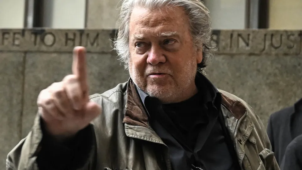 Steve Bannon insiste em vitória de Flávio e diz que Trump deve isolar
