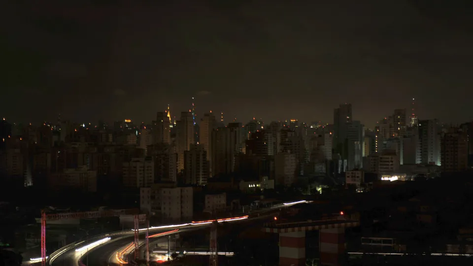 Enel é multada em R$ 11,4 milhões por apagões registrados em SP no final de 2025