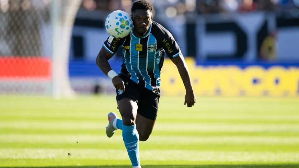 Grêmio recebe Athletico-PR para embalar reação e tentar sair da zona de rebaixamento