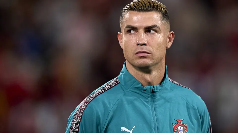 Cristiano Ronaldo é suspenso e multado após crise com Jorge Jesus em Portugal