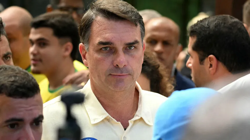 Advogado amigo de Flávio recebeu documentos vazados do STJ e MPF, diz site
