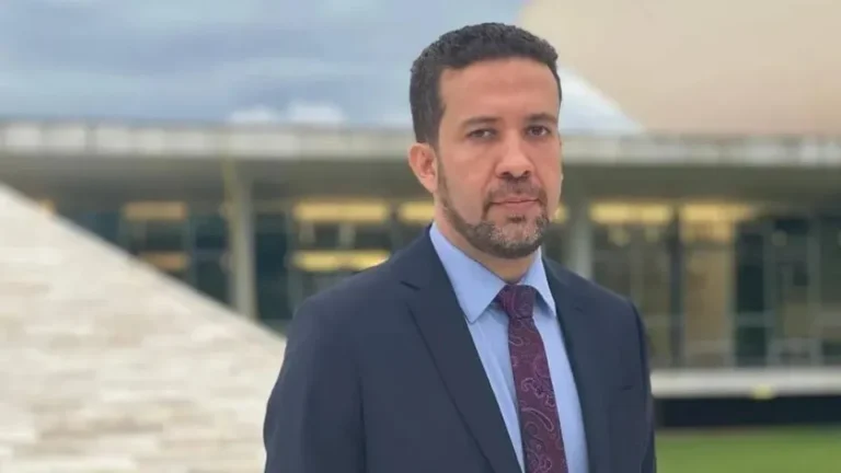 Janones poderá ter alta em 48 horas, diz boletim médico