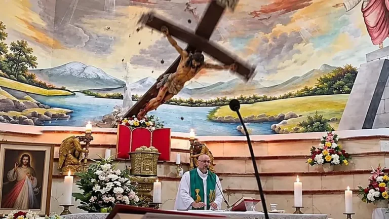 Padre refletiu sobre a morte antes de cruz cair: