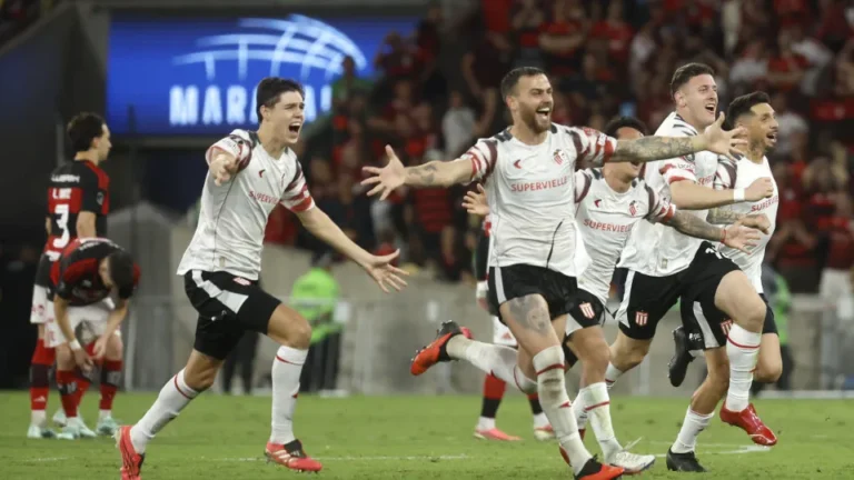 Flamengo cai e Leonardo Jardim falha final
