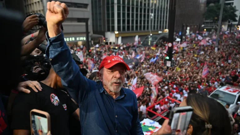 Lula vence Flávio Bolsonaro na Nova Zelândia com 80,54% dos votos