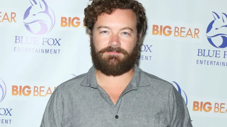 Justiça mantém condenação de Danny Masterson a 30 anos de prisão por estupro