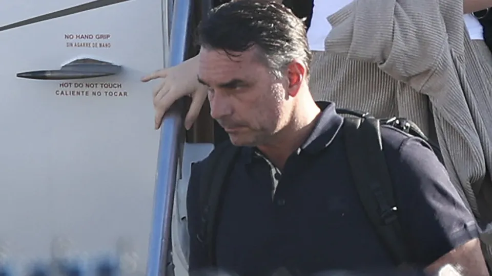 Operação Secreta: veja fotos da chegada de Flávio Bolsonaro nos EUA
