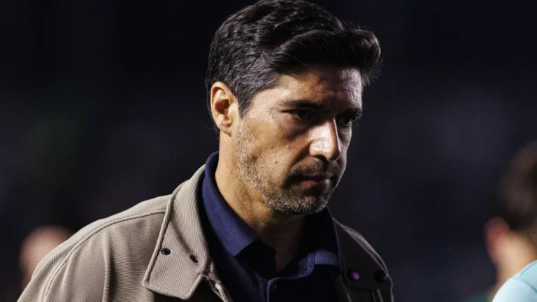 Palmeiras complica disputa pelo título; Abel se irrita: