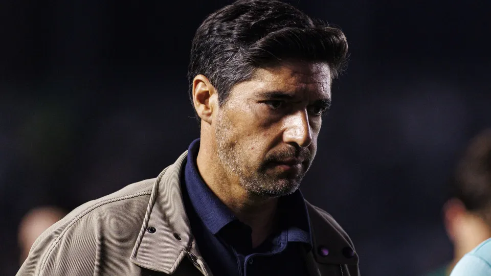 Palmeiras complica disputa pelo título; Abel se irrita: