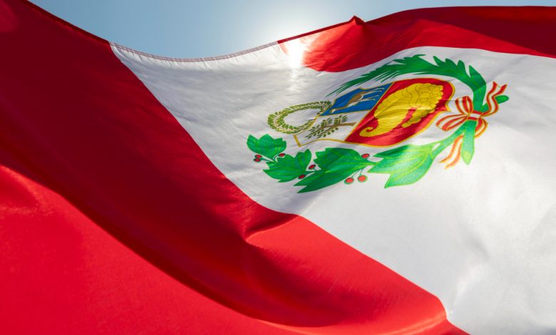 Esquerda vence eleição presidencial no Peru por margem estreita